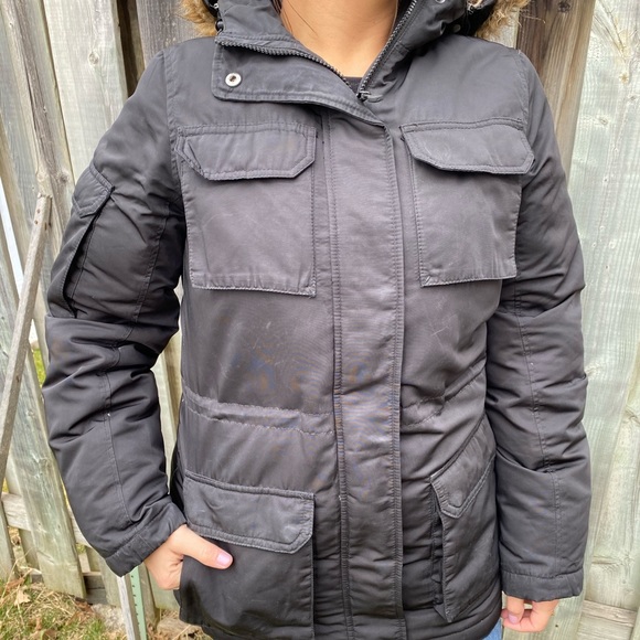 Joe Fresh winter parka with faux fur hood trim - Picture 3 of 8